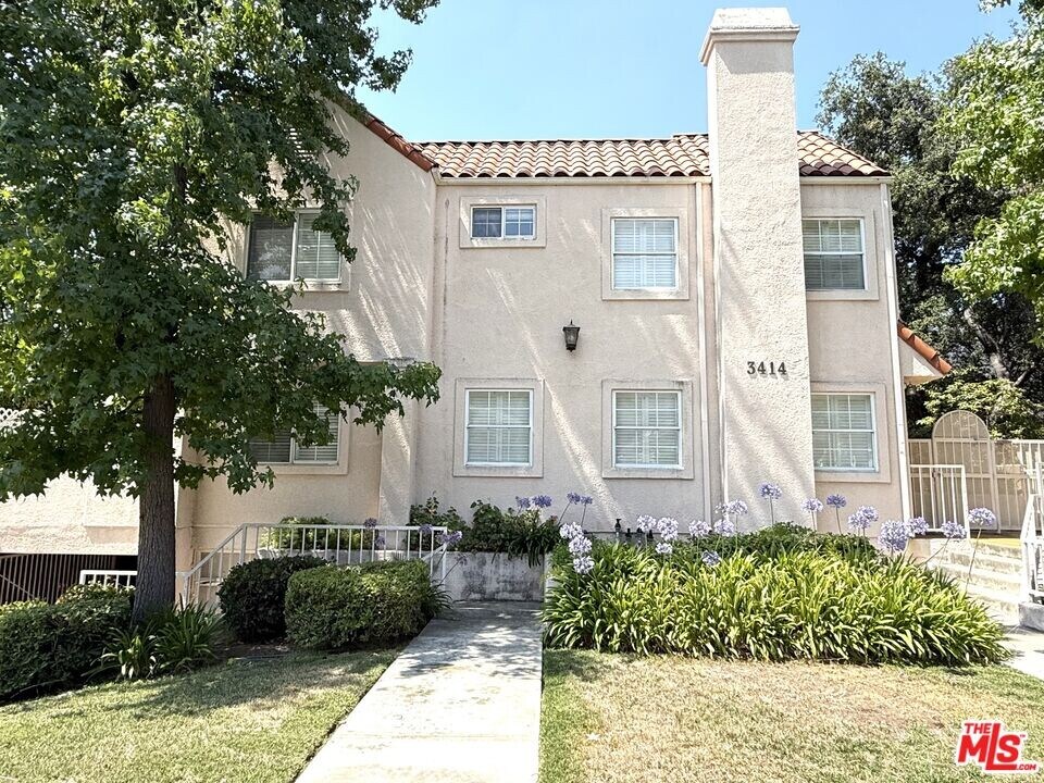 3414 Montrose Ave in Glendale, CA - Building Photo