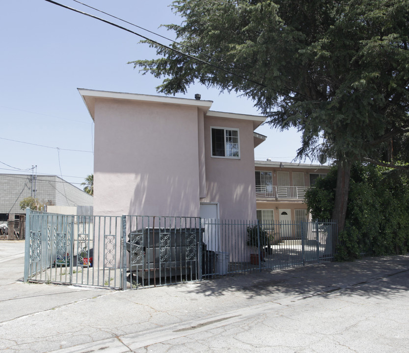 11411 Collins St in North Hollywood, CA - Building Photo