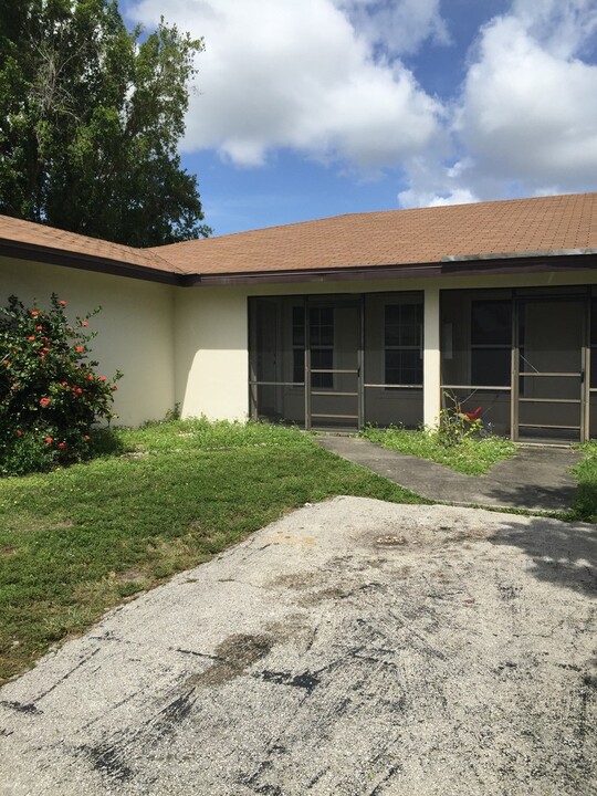 605 SE 13th Terrace in Cape Coral, FL - Building Photo