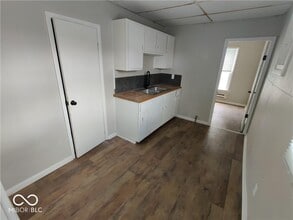 106 W Pennsylvania St in Shelbyville, IN - Building Photo - Building Photo