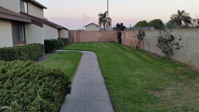 5122 Longfellow Way in Oxnard, CA - Building Photo - Building Photo