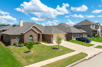 Magnolia Hills in Kennedale, TX - Foto de edificio - Building Photo