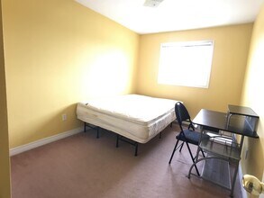 24 Edgecombe Dr in St John's, NL - Building Photo - Building Photo