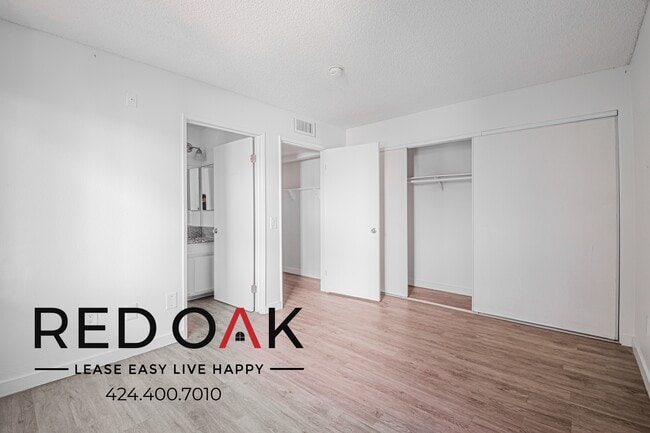 11817 Victory Blvd in Los Angeles, CA - Building Photo - Building Photo