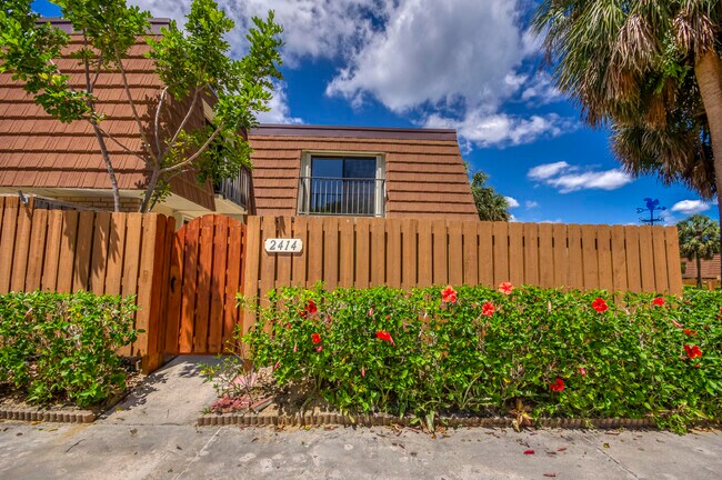 2414 24th Ct in Jupiter, FL - Building Photo - Building Photo