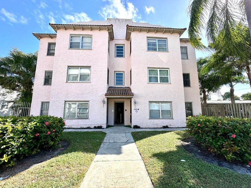 2010 Broward Ave in West Palm Beach, FL - Foto de edificio