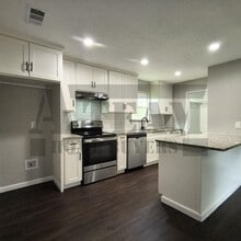 305 N Wilson St in Kaufman, TX - Building Photo - Building Photo