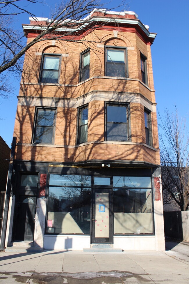 3268 W Fullerton Ave in Chicago, IL - Building Photo - Building Photo
