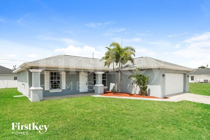 317 NE 7th Terrace in Cape Coral, FL - Building Photo