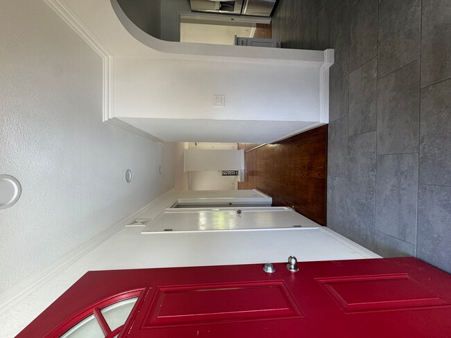 670 Sunset Pkwy in Novato, CA - Building Photo - Building Photo