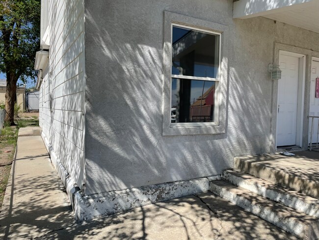 611 W 8th St photo'