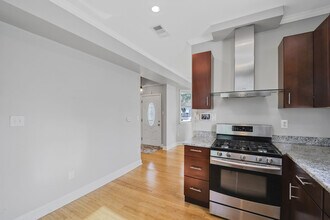 1633 W St SE in Washington, DC - Building Photo - Building Photo
