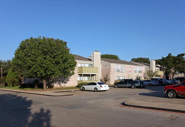 West Wind Apartments in Irving, TX - Building Photo - Building Photo