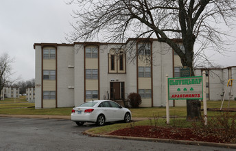 Cloverleaf Apartments in Kansas City, MO - Building Photo - Building Photo