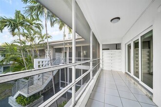 9200 E Bay Harbor Dr in Bay Harbor Islands, FL - Building Photo - Building Photo