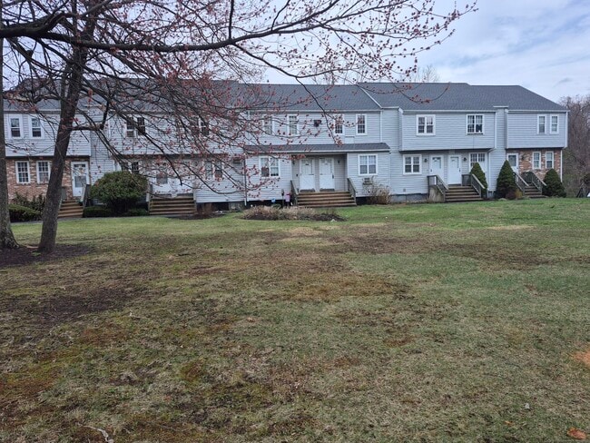 14 Scuppo Rd in Danbury, CT - Building Photo - Building Photo
