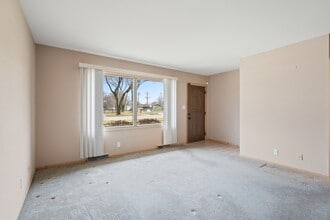 537-541 N Edgelawn Dr in Aurora, IL - Foto de edificio - Building Photo