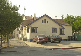 1513 Cassil Pl in Los Angeles, CA - Building Photo - Building Photo