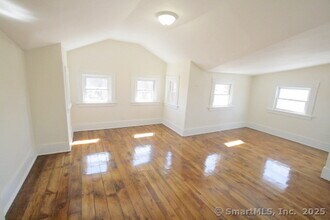 235 Wooster St in New Haven, CT - Building Photo - Building Photo