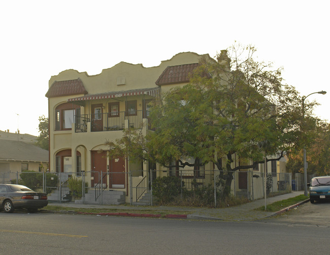 1157 N Bronson Ave in Los Angeles, CA - Building Photo - Building Photo