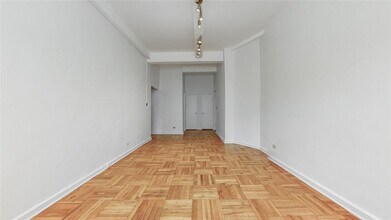 67-30 Clyde St in Queens, NY - Building Photo - Building Photo