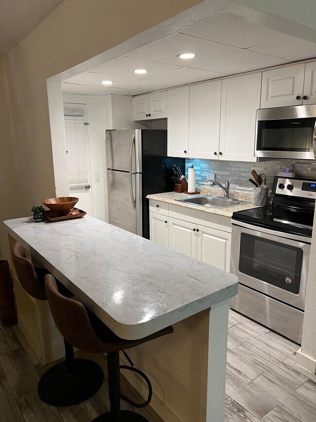 7904 West Dr in North Bay Village, FL - Foto de edificio - Building Photo