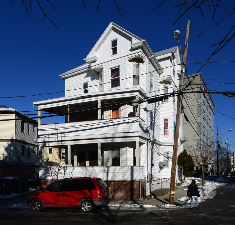 8-10 Bancroft St in Providence, RI - Building Photo