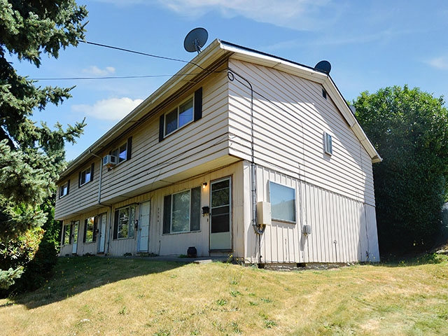 2326 NE Lombard St in Portland, OR - Building Photo