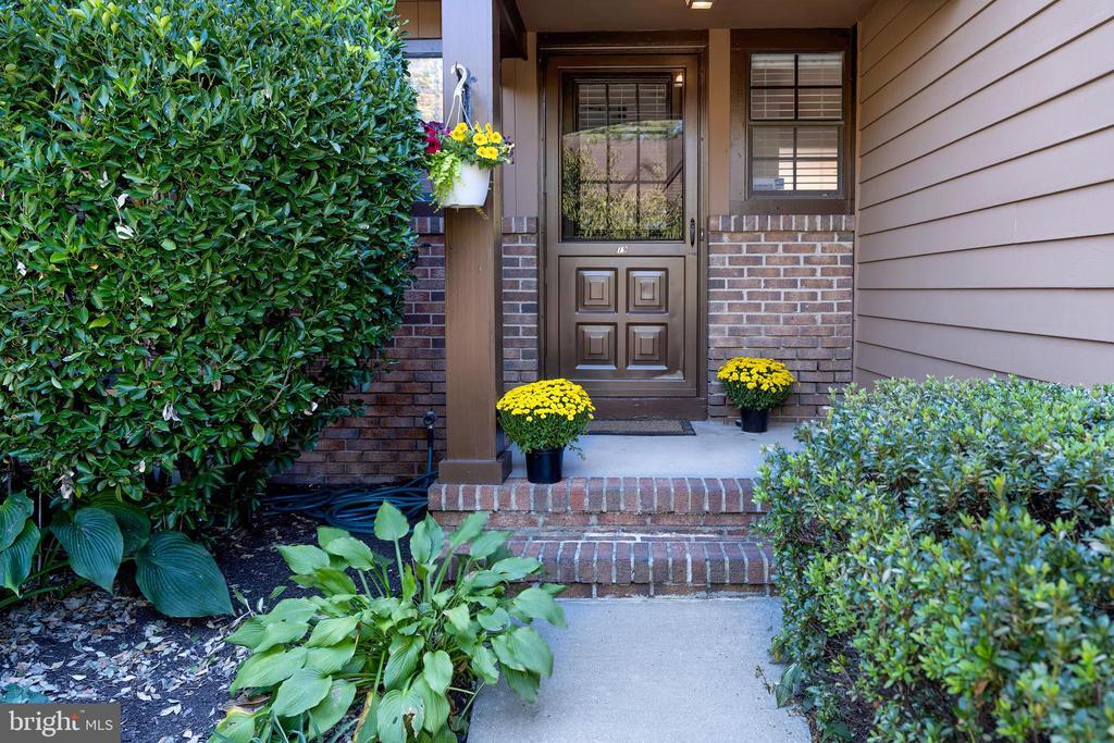 19 Danielle Ct in Lawrence Township, NJ - Building Photo