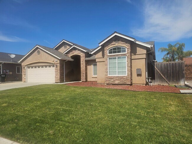 1403 Florence Ave in Dinuba, CA - Building Photo - Building Photo