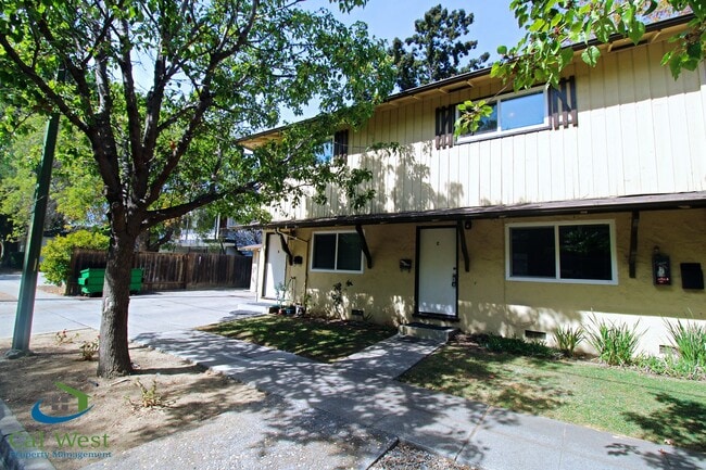 573 Northlake Dr in San Jose, CA - Foto de edificio - Building Photo