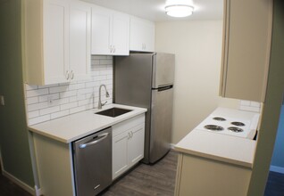 5130 SE Foster Rd in Portland, OR - Building Photo - Building Photo