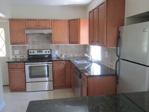 2858 Losantiville Ave in Cincinnati, OH - Building Photo - Building Photo