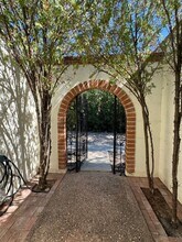 1002 N Camino Las Solanas in Tucson, AZ - Building Photo - Building Photo