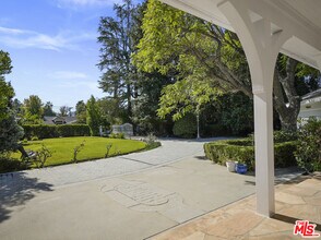 13161 Addison St in Los Angeles, CA - Building Photo - Building Photo