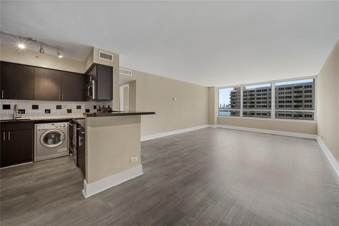 1434 Bay Rd, Unit S-1454 in Miami Beach, FL - Building Photo