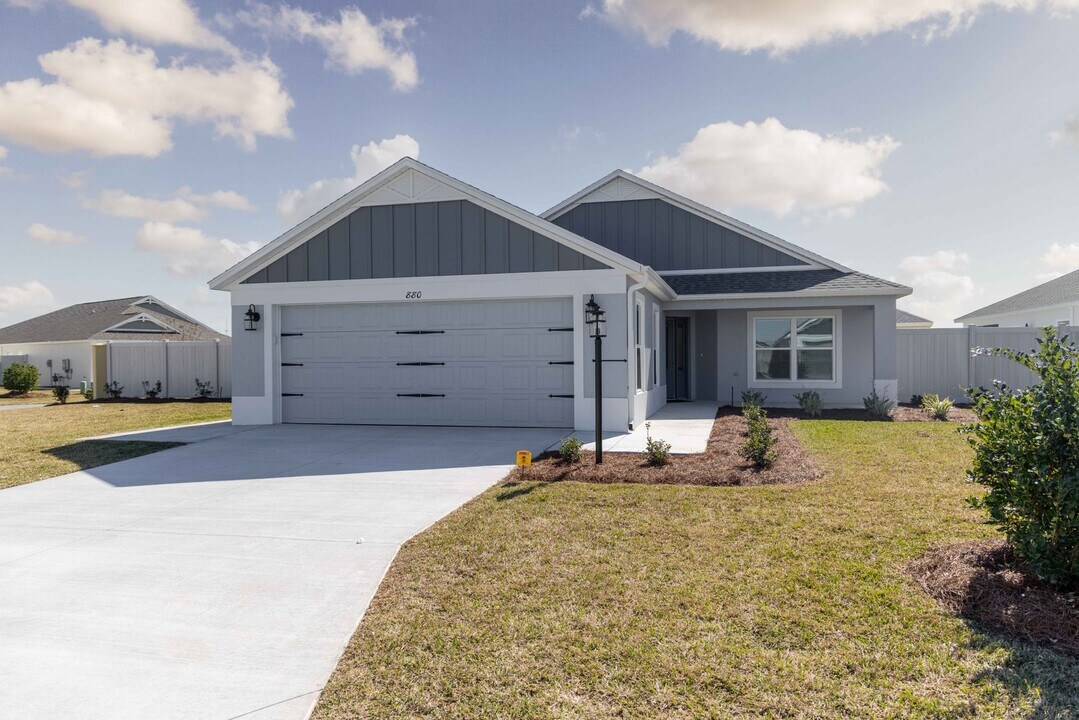 880 McKown Ln. in the Villages, FL - Building Photo