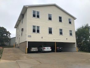 208 W Irving St in Normal, IL - Building Photo - Building Photo