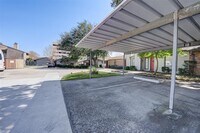 1917 Augusta Dr photo'