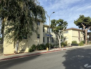 1225 N Genesee Ave in West Hollywood, CA - Foto de edificio - Building Photo