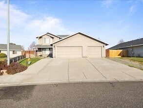 7807 Vendovi Dr in Pasco, WA - Building Photo - Building Photo