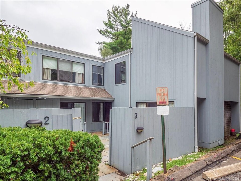 3 Forest Ln in Ridgefield, CT - Building Photo
