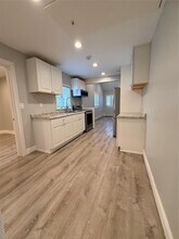 5 Bristol St in Huntington, NY - Building Photo - Building Photo