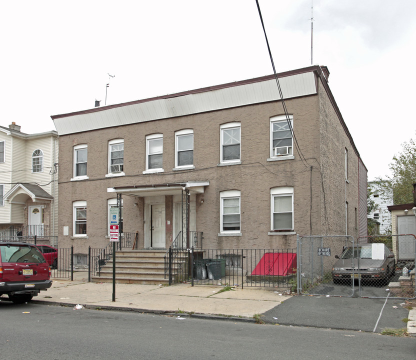 550-552 Livingston St in Elizabeth, NJ - Building Photo