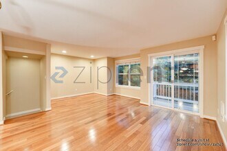 9506 Interlake Ave N in Seattle, WA - Foto de edificio - Building Photo