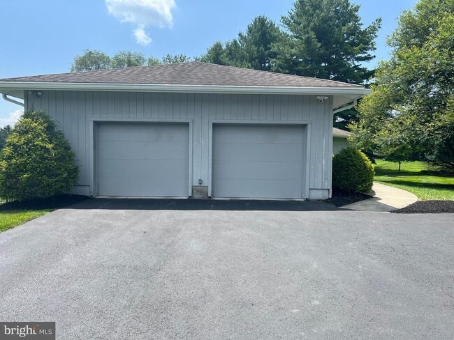 property at 1920 Woodstock Rd