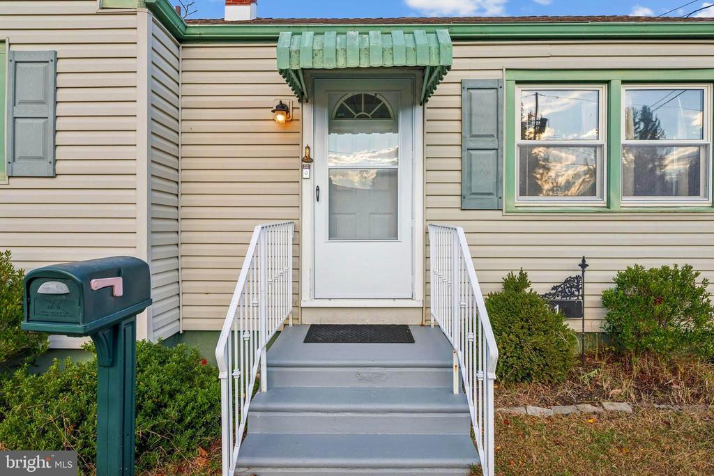 610 Lee Ave in Beverly, NJ - Building Photo