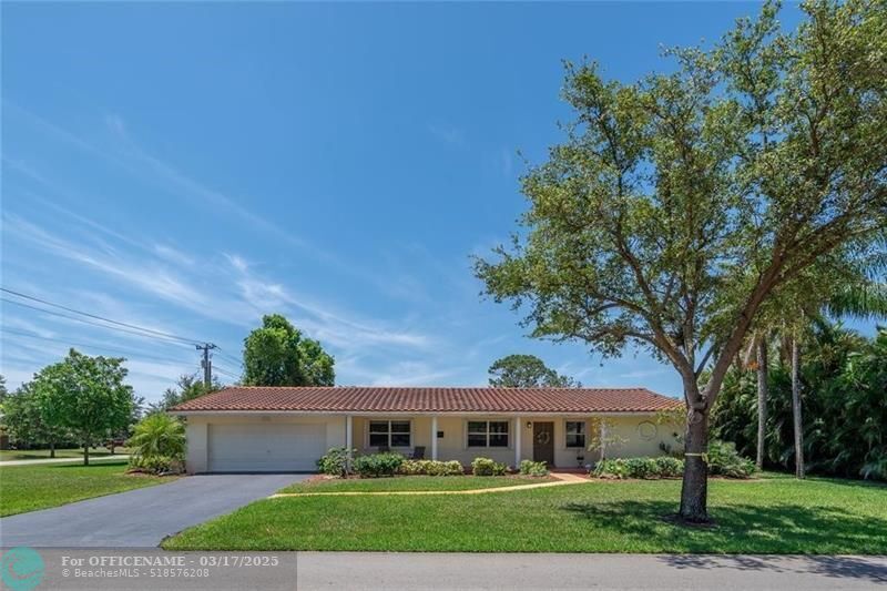 8590 NW 38th Dr in Coral Springs, FL - Building Photo
