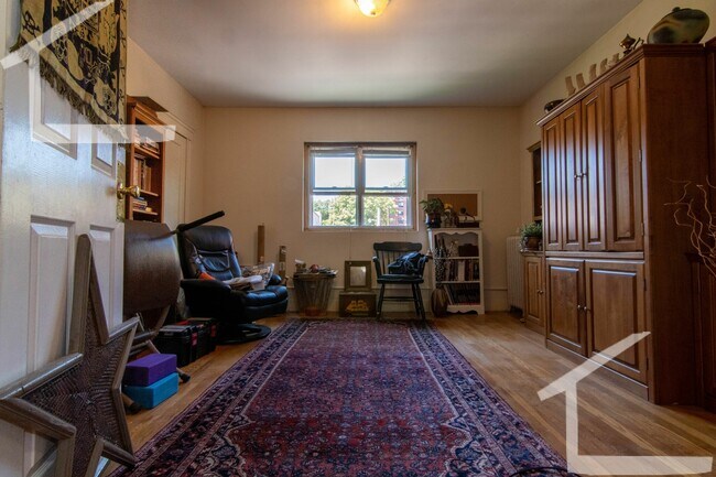42 Orchard Rd, Unit 2 in Brookline, MA - Building Photo - Building Photo