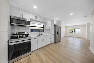 1236 NE 12th Ave in Fort Lauderdale, FL - Building Photo - Building Photo